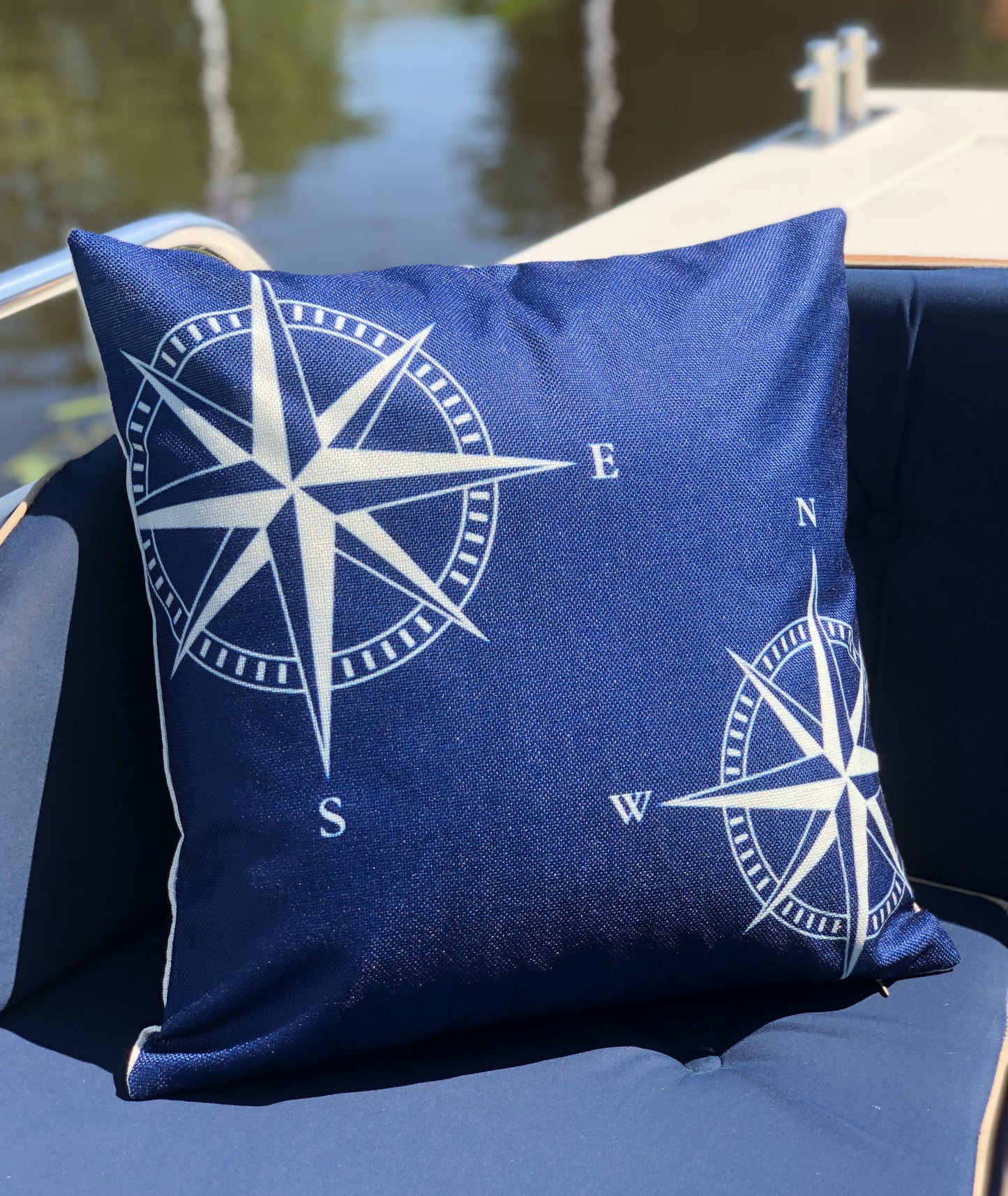Bootkussen - "De weg kwijt" - 45x45 - royal blauw